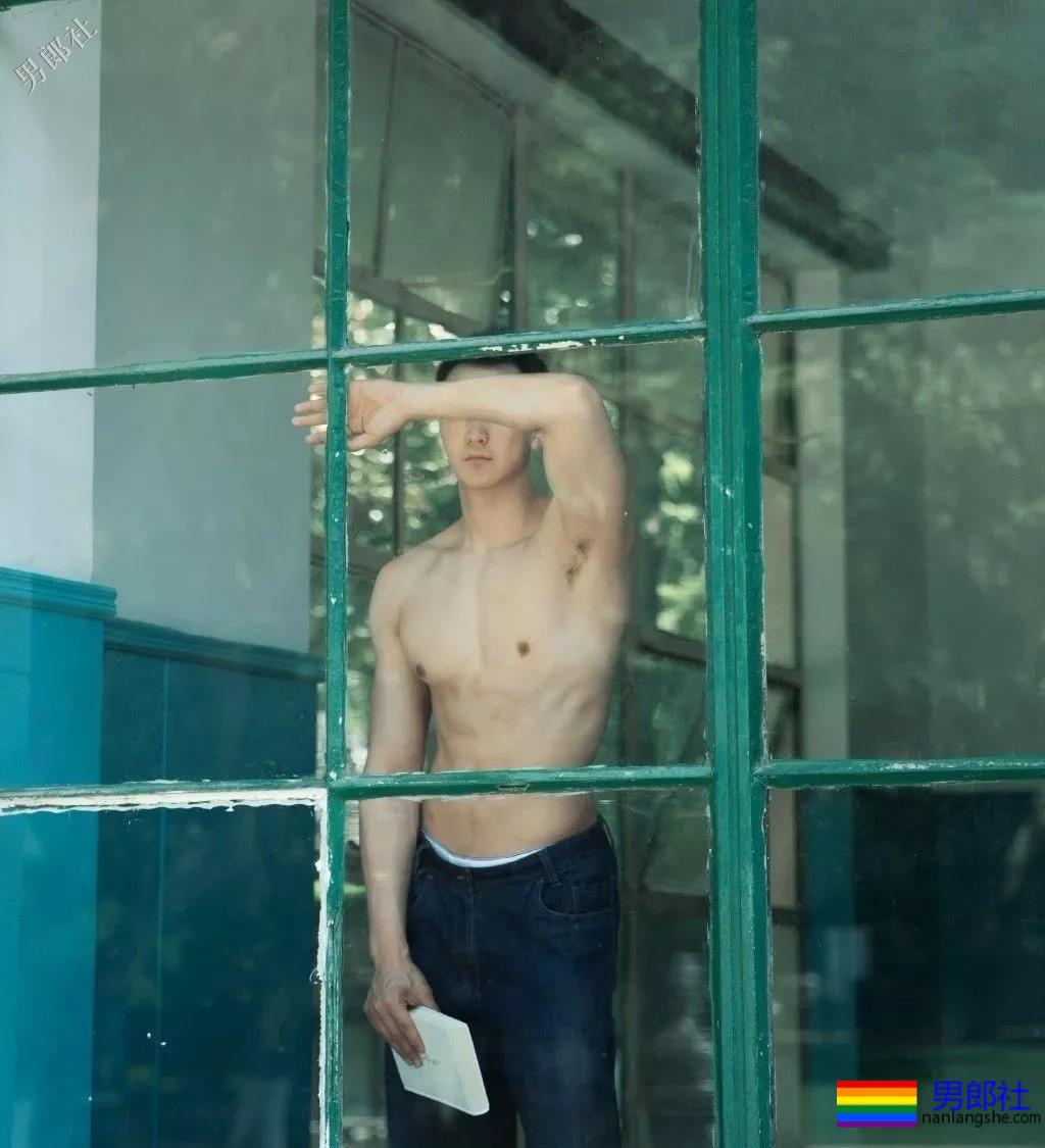 肌肉体育生居然不穿衣服！还玩起了捆绑？ - 51虹马