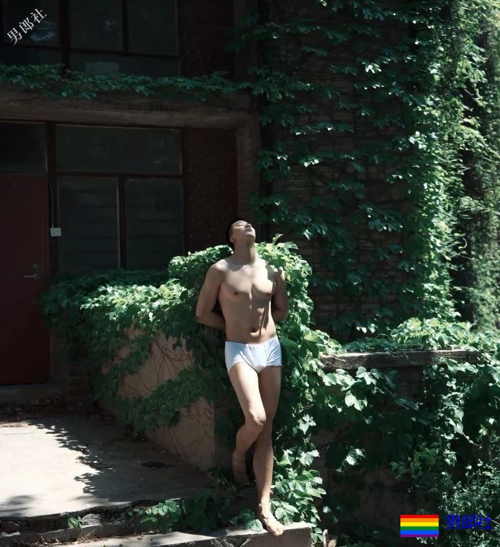 肌肉体育生居然不穿衣服！还玩起了捆绑？ - 51虹马