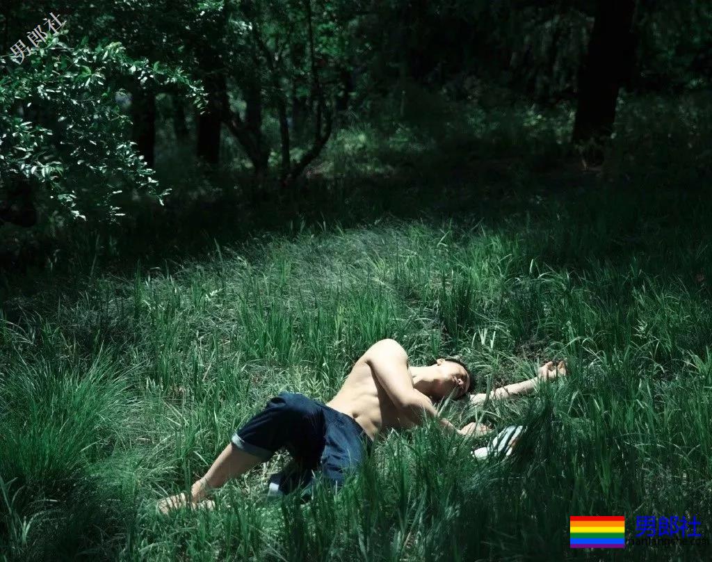 肌肉体育生居然不穿衣服！还玩起了捆绑？ - 51虹马