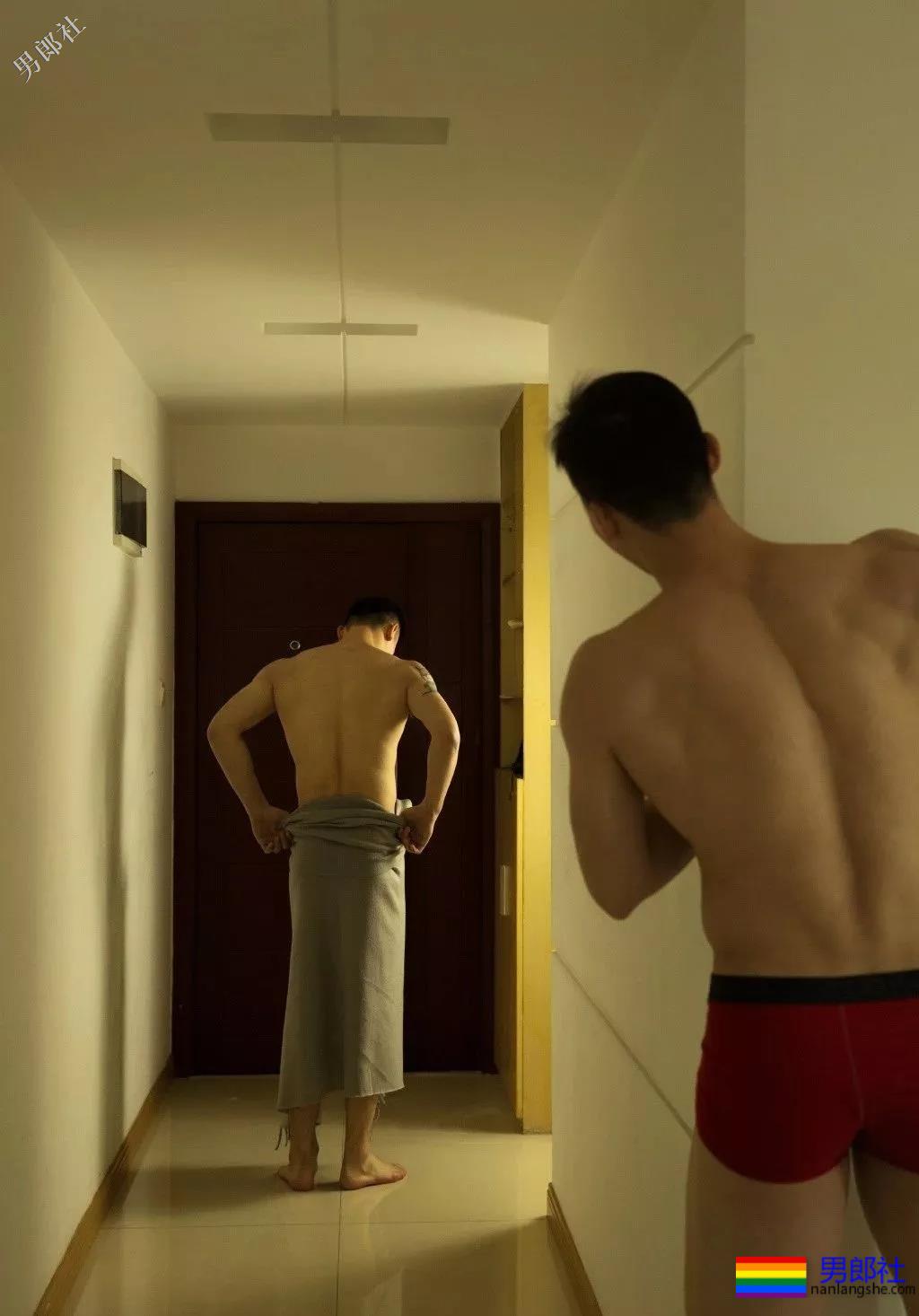 肌肉体育生居然不穿衣服！还玩起了捆绑？ - 51虹马