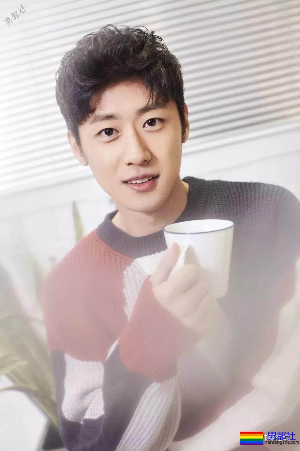 阳光小奶狗腹肌撩人!长腿筋肉身材简直A爆了! - 51虹马 阳光小奶狗腹肌撩人!长腿筋肉身材简直A爆了! - 51虹马