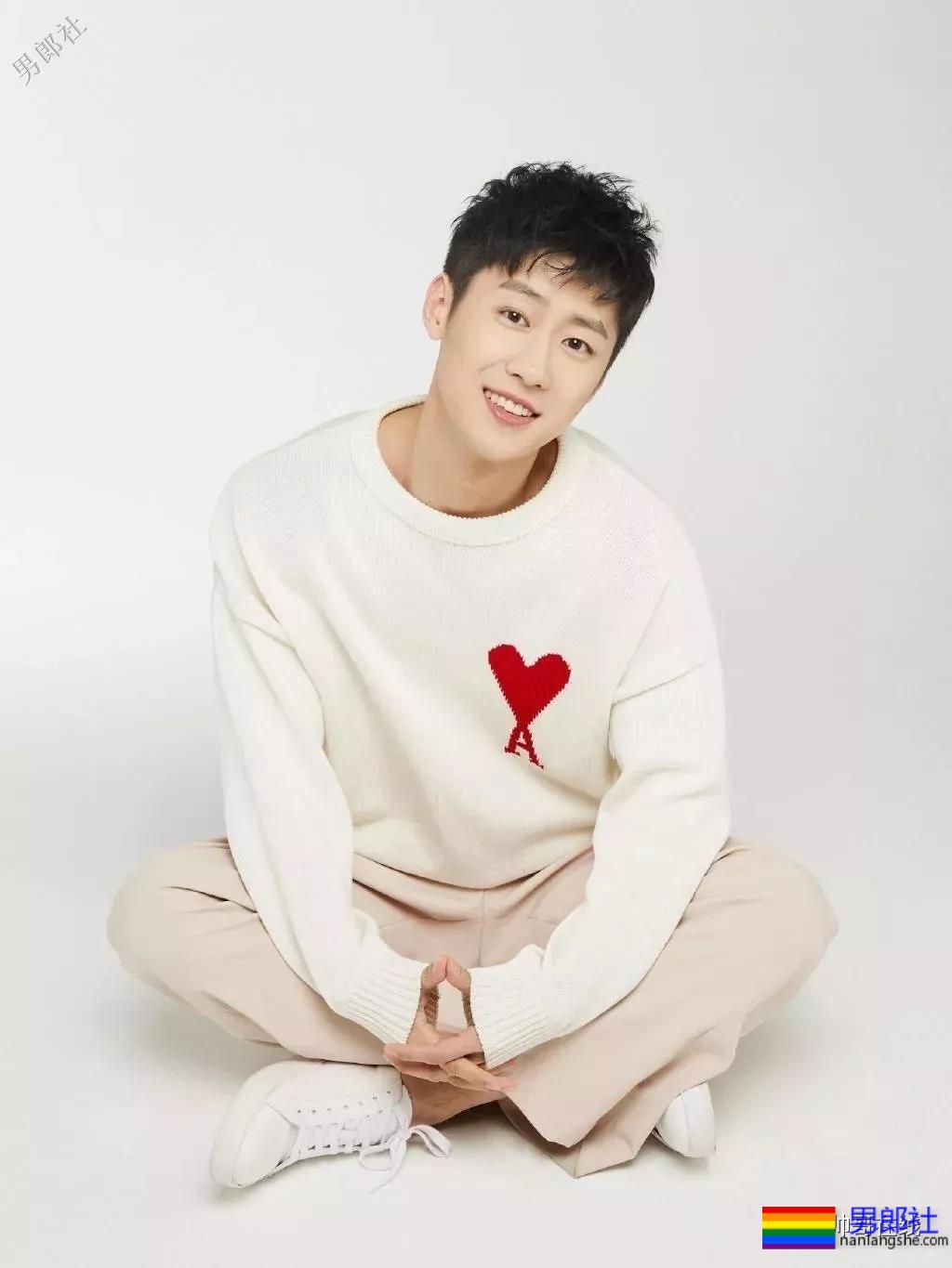 阳光小奶狗腹肌撩人!长腿筋肉身材简直A爆了! - 51虹马 阳光小奶狗腹肌撩人!长腿筋肉身材简直A爆了! - 51虹马