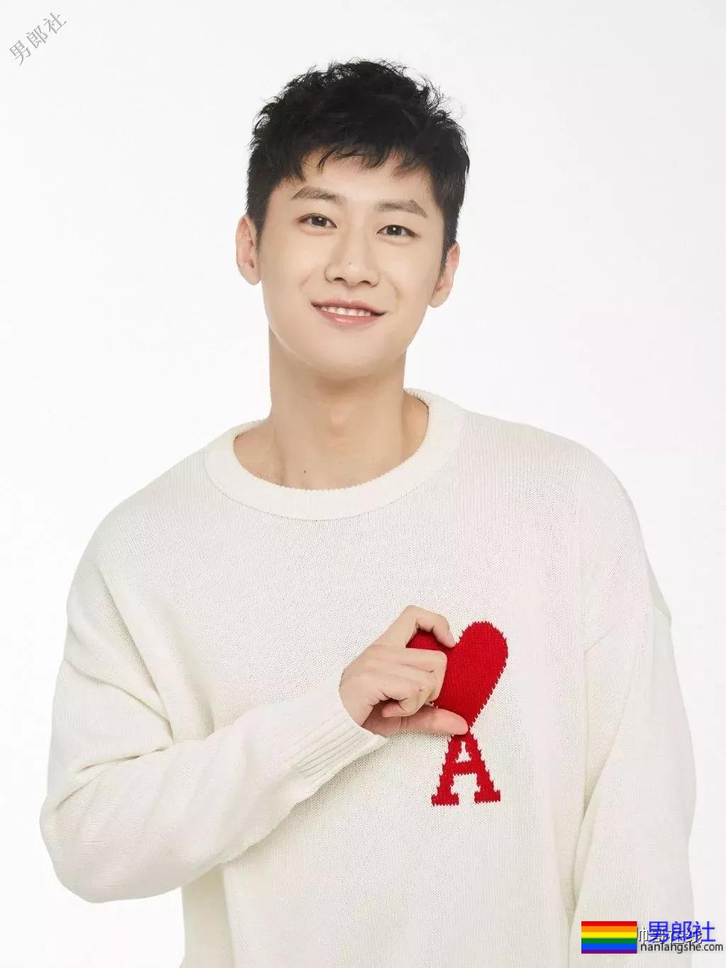 阳光小奶狗腹肌撩人！长腿筋肉身材简直A爆了！ - 51虹马