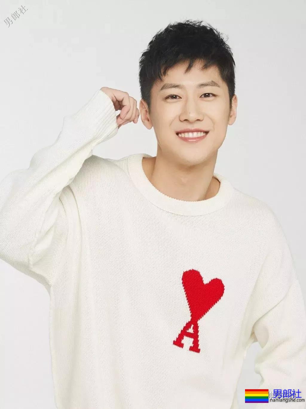 阳光小奶狗腹肌撩人!长腿筋肉身材简直A爆了! - 51虹马 阳光小奶狗腹肌撩人!长腿筋肉身材简直A爆了! - 51虹马