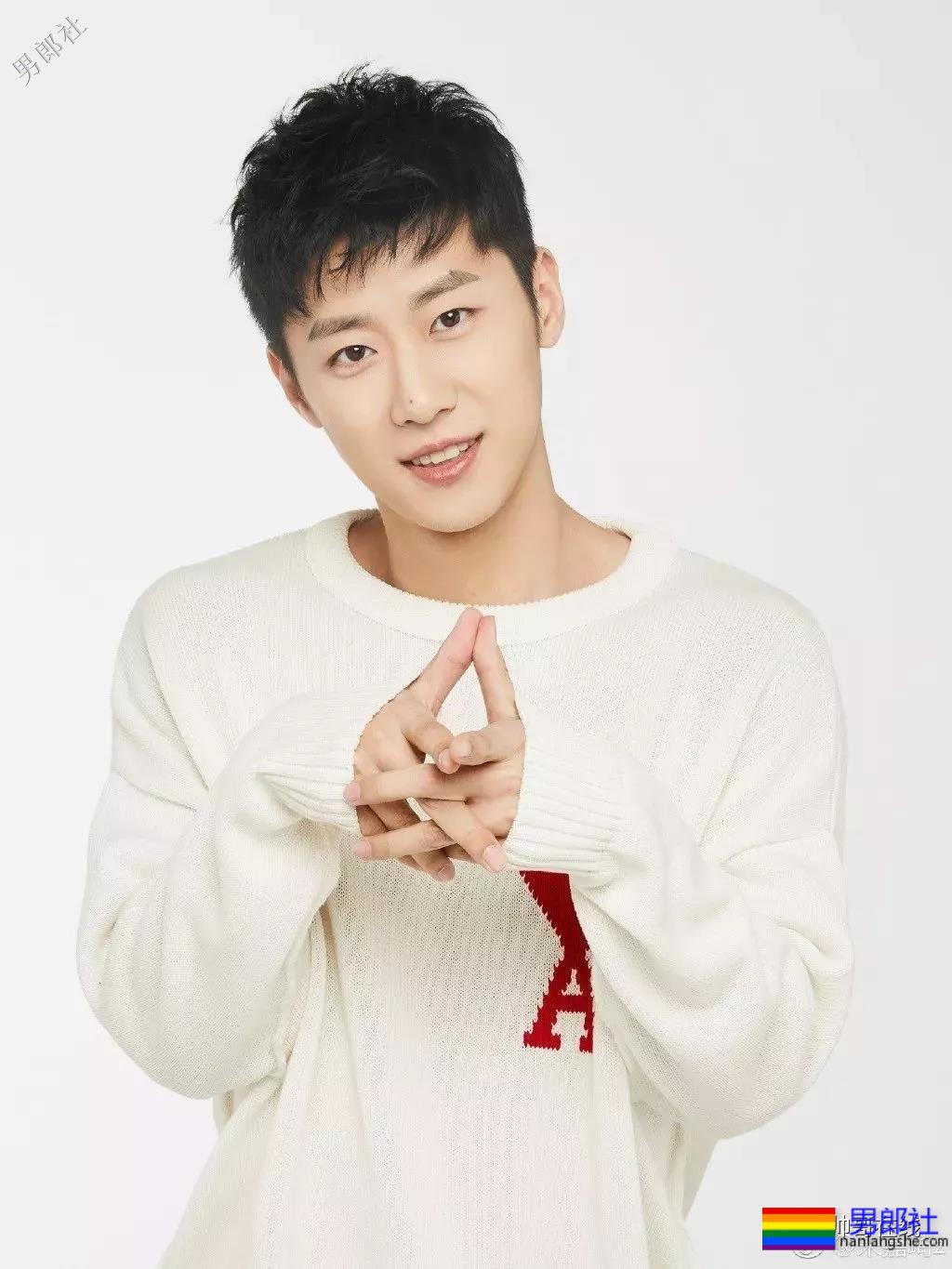 阳光小奶狗腹肌撩人!长腿筋肉身材简直A爆了! - 51虹马 阳光小奶狗腹肌撩人!长腿筋肉身材简直A爆了! - 51虹马