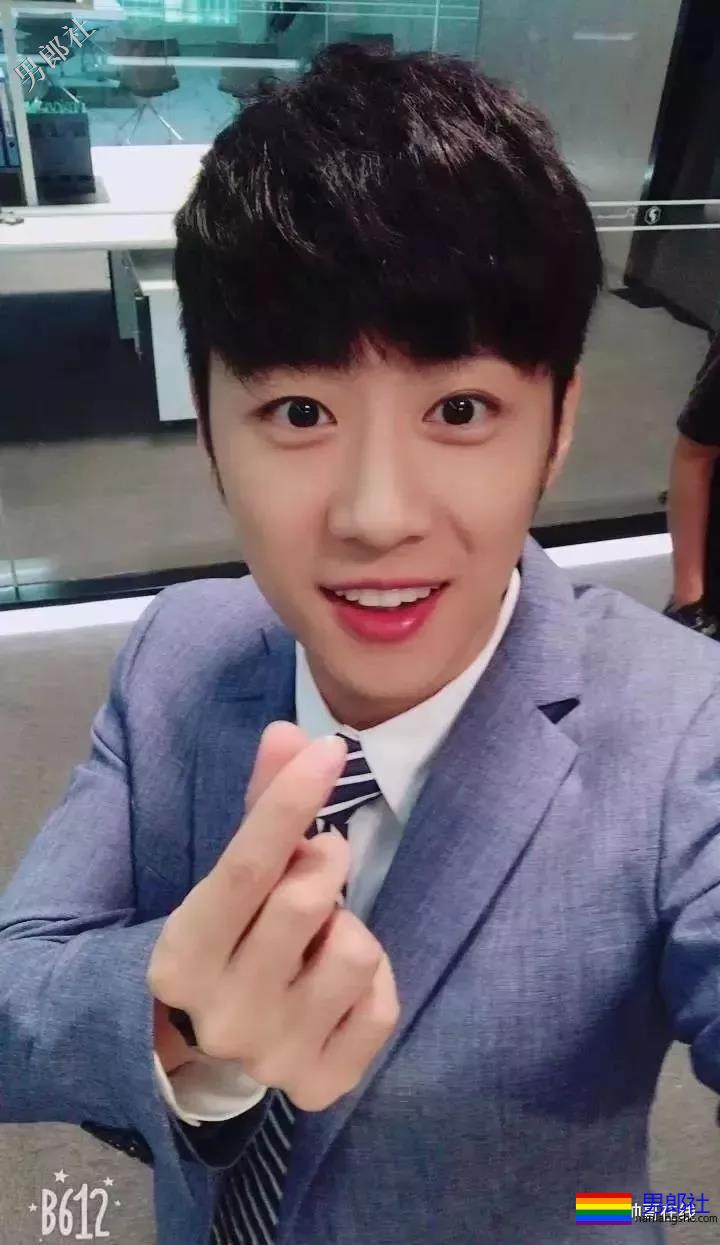 阳光小奶狗腹肌撩人!长腿筋肉身材简直A爆了! - 51虹马 阳光小奶狗腹肌撩人!长腿筋肉身材简直A爆了! - 51虹马