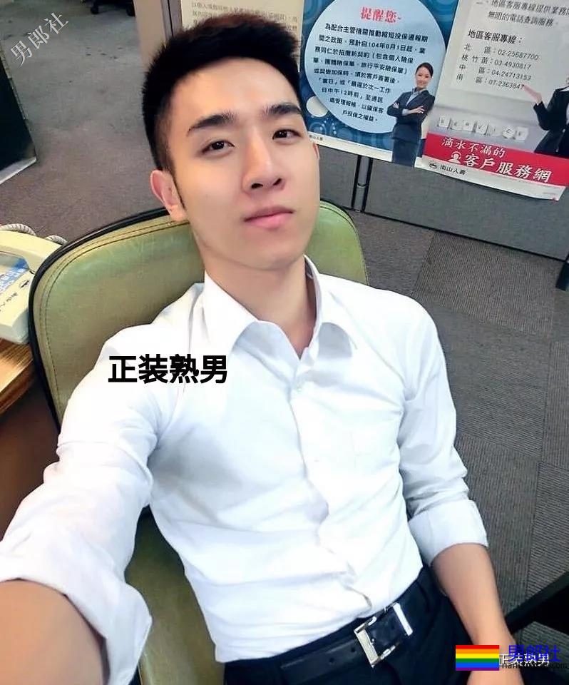 正装男拔掉自己的西装衬衫后，这身材这大胸都被小编找到啦 - 51虹马