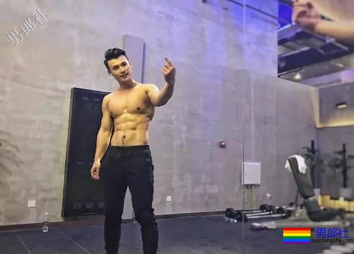 湖南大学肌肉学霸，练就胸肌腹肌人鱼线 - 51虹马