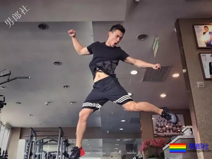 湖南大学肌肉学霸，练就胸肌腹肌人鱼线 - 51虹马