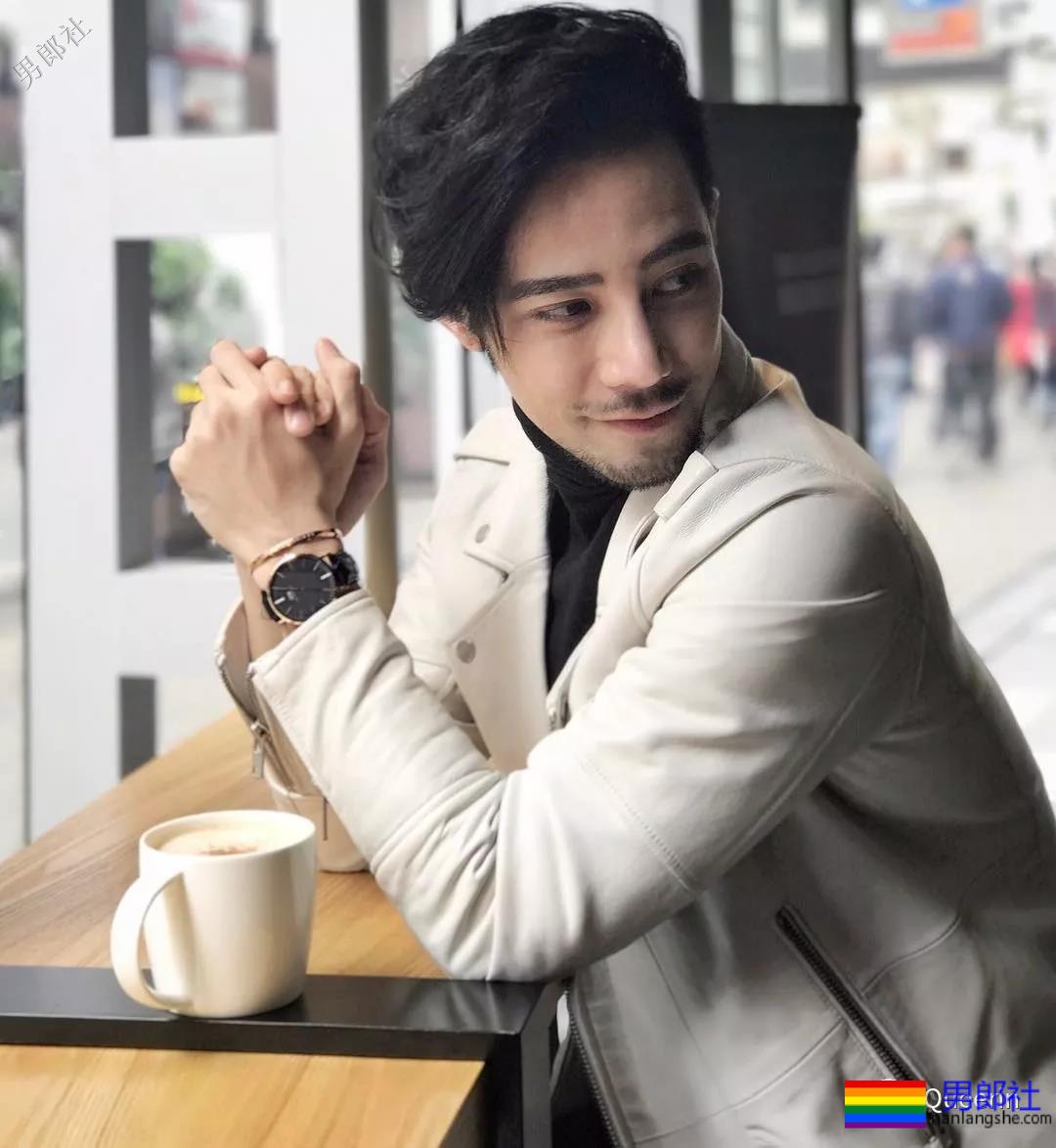 杜蕾斯广告男主亮相，人鱼线公狗腰看到饱！ - 51虹马