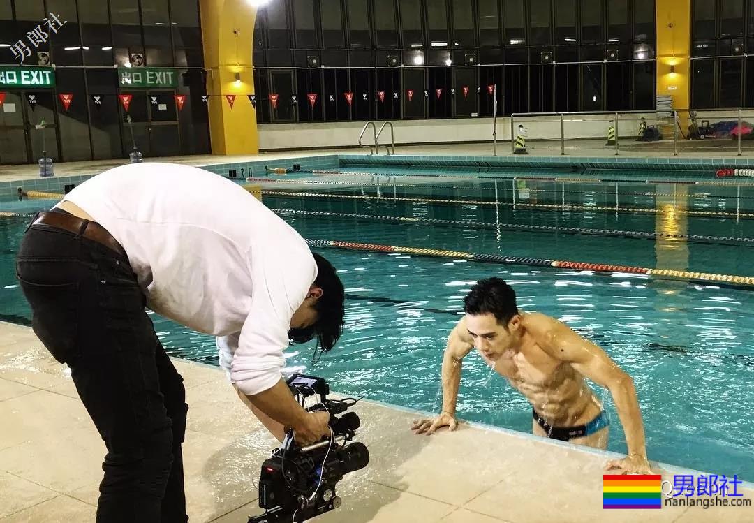 杜蕾斯广告男主亮相，人鱼线公狗腰看到饱！ - 51虹马