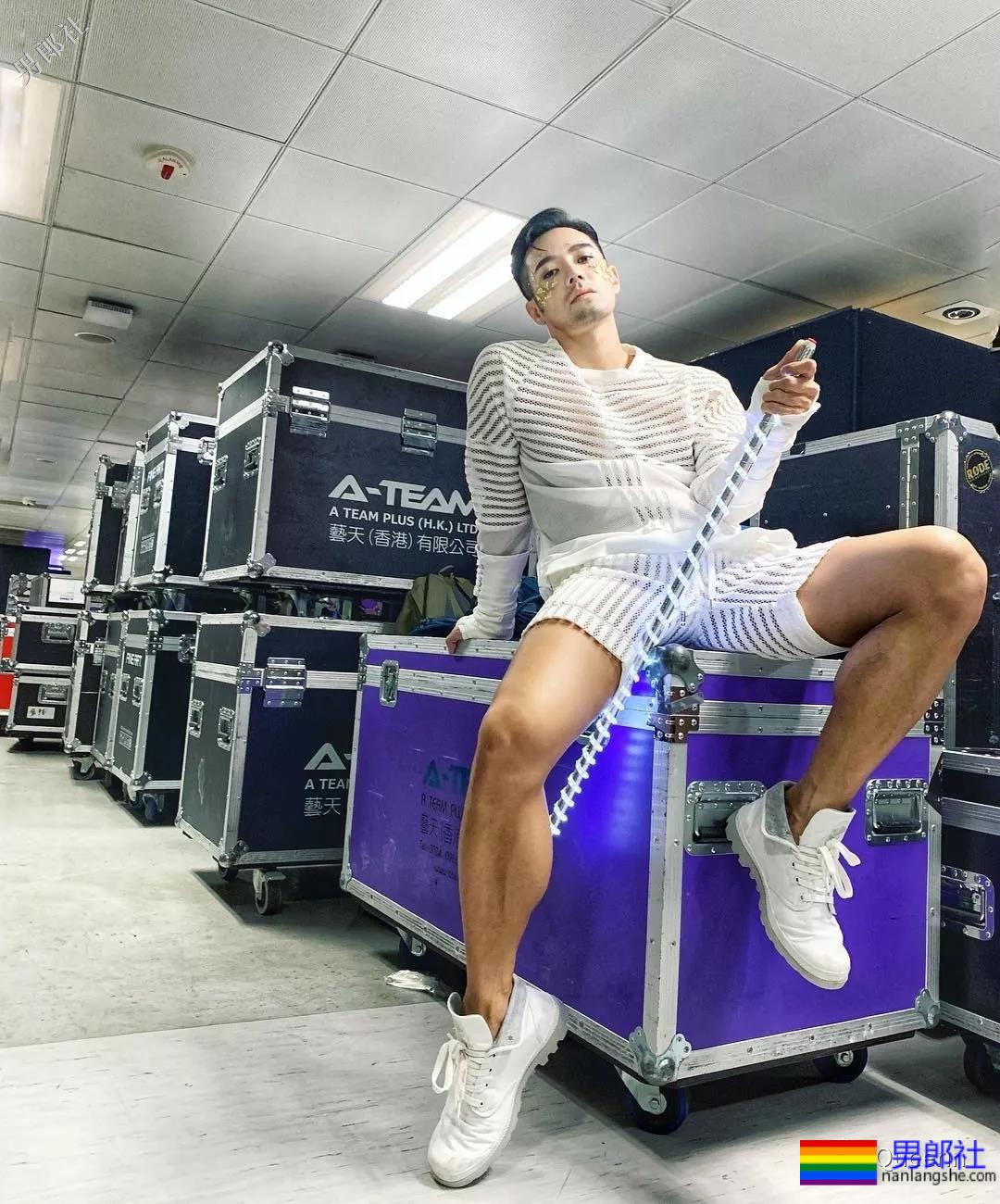 杜蕾斯广告男主亮相，人鱼线公狗腰看到饱！ - 51虹马