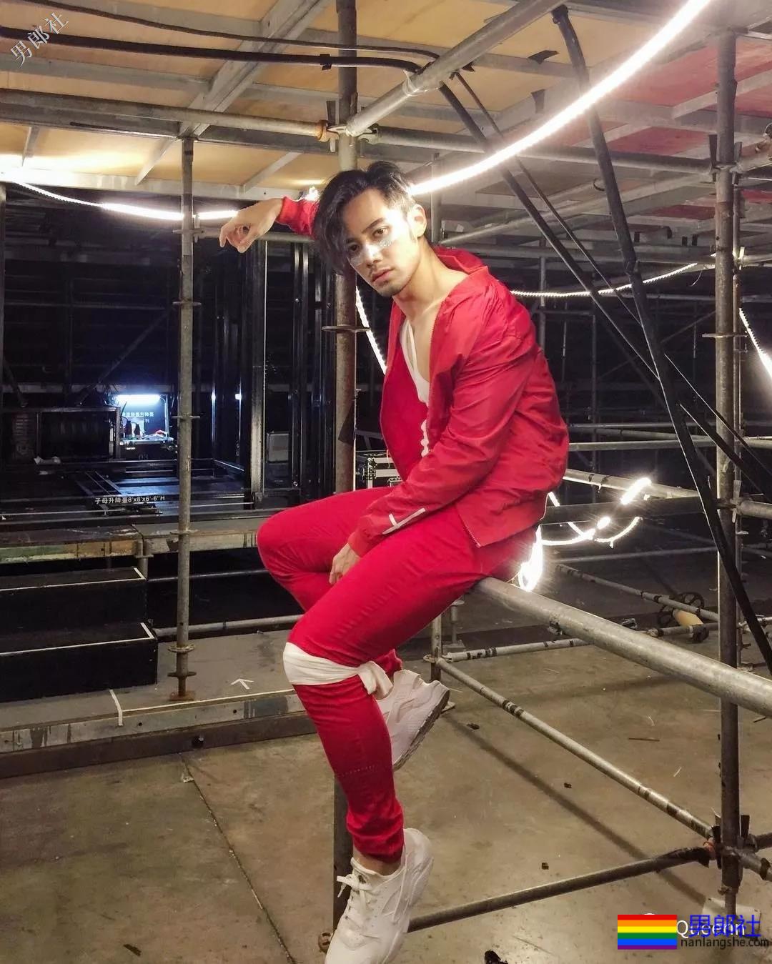 杜蕾斯广告男主亮相，人鱼线公狗腰看到饱！ - 51虹马