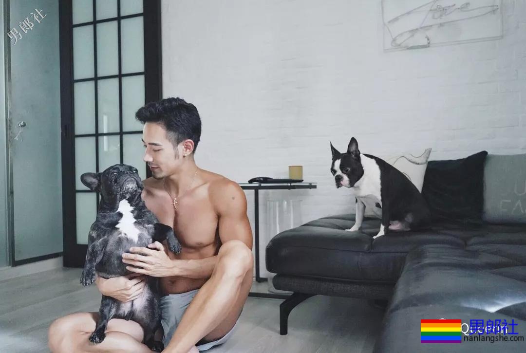 杜蕾斯广告男主亮相，人鱼线公狗腰看到饱！ - 51虹马