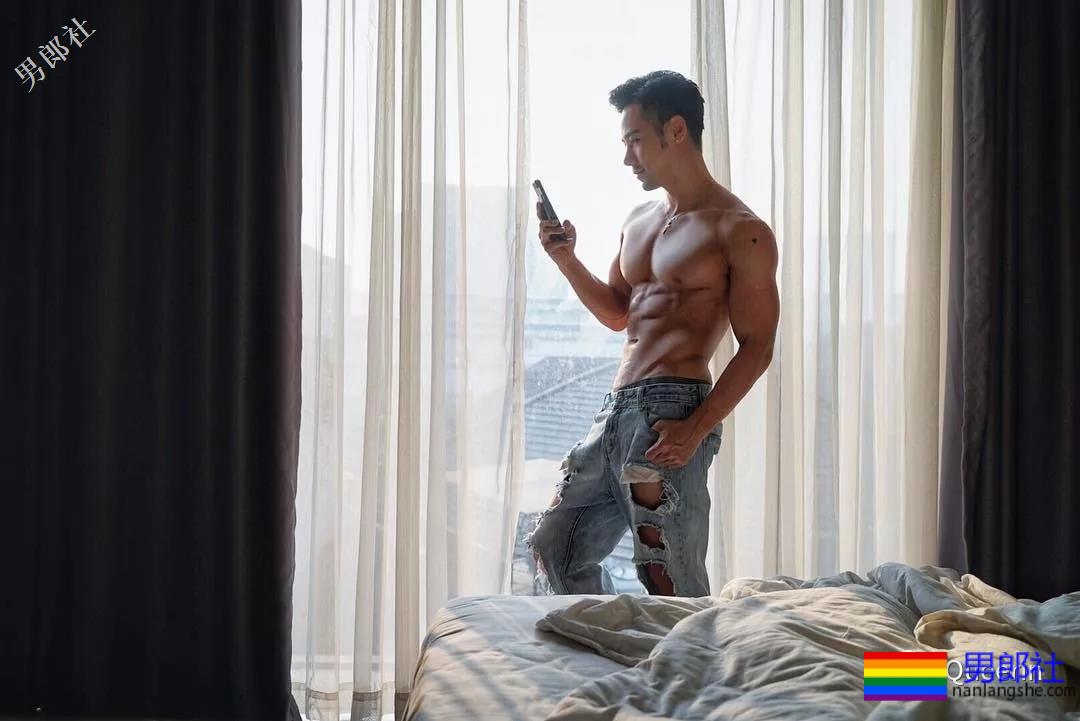 杜蕾斯广告男主亮相，人鱼线公狗腰看到饱！ - 51虹马