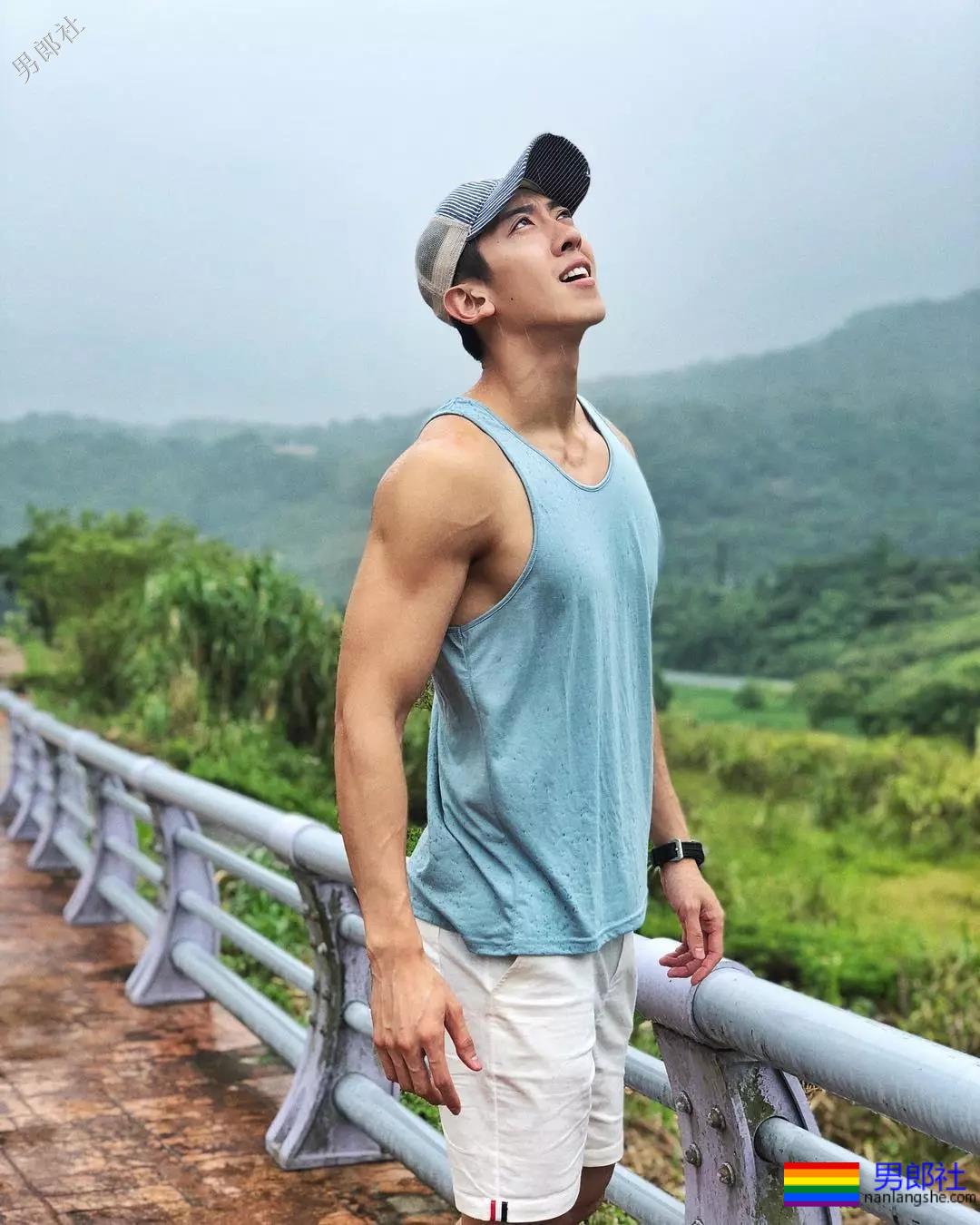 当红综艺肌肉“男宠”，运动型大胸筋肉男模，这身材太Sexy了！ - 51虹马