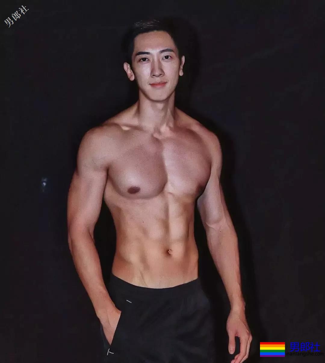 当红综艺肌肉“男宠”,运动型大胸筋肉男模,这身材太Sexy了! - 51虹马 当红综艺肌肉“男宠”,运动型大胸筋肉男模,这身材太Sexy了! - 51虹马