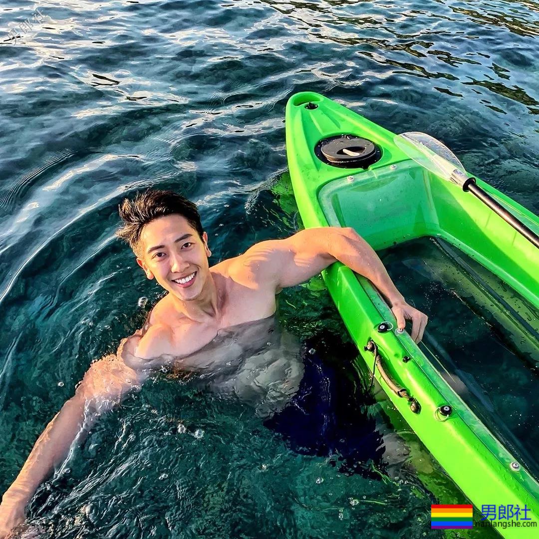 当红综艺肌肉“男宠”，运动型大胸筋肉男模，这身材太Sexy了！ - 51虹马