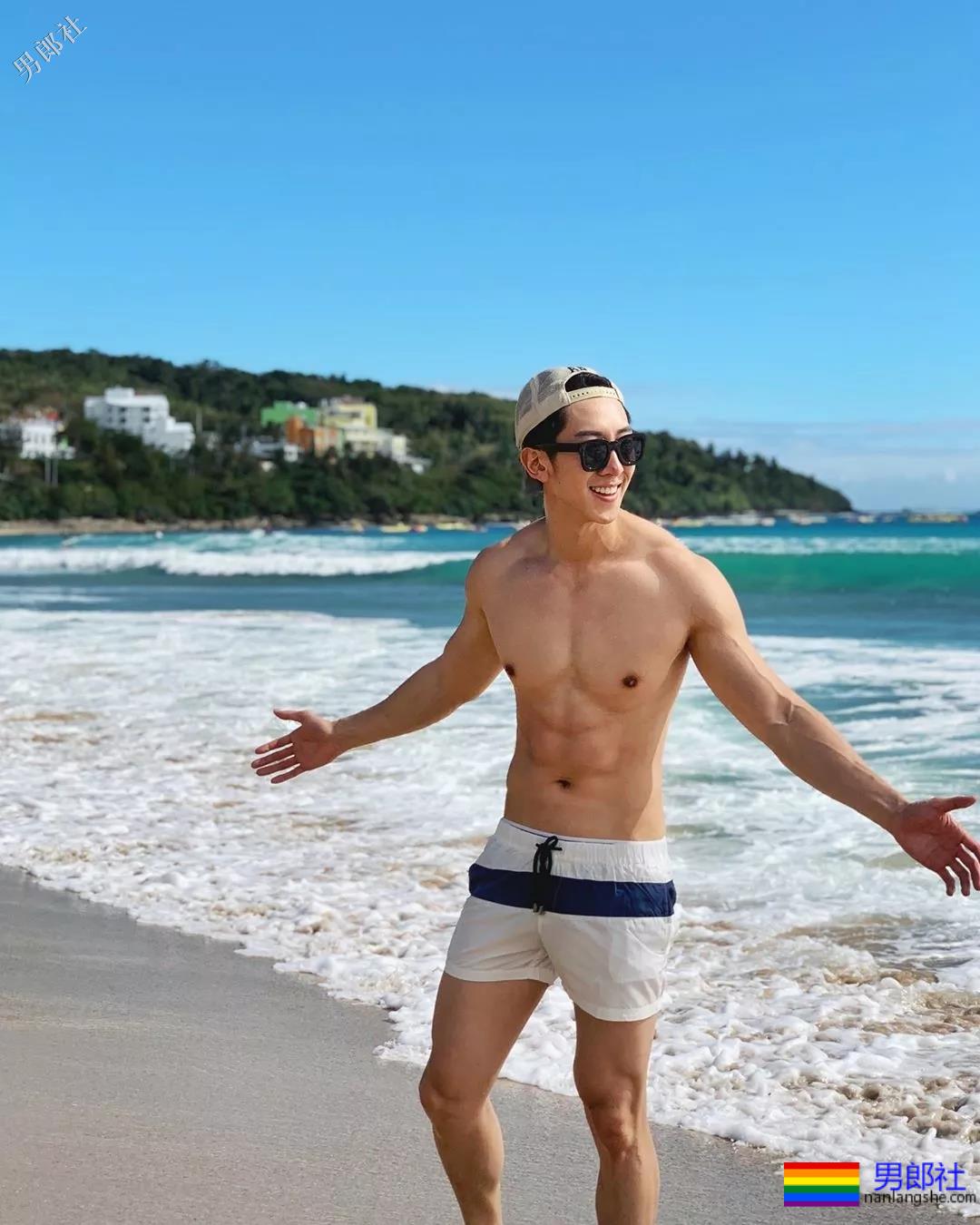 当红综艺肌肉“男宠”，运动型大胸筋肉男模，这身材太Sexy了！ - 51虹马