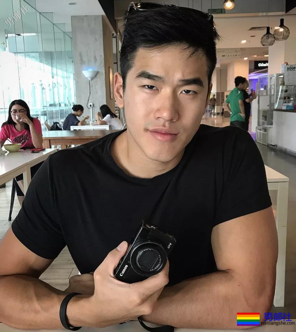 肌肉篮球体育生小狼狗和乖巧小奶狗，选哪个？？-51虹马