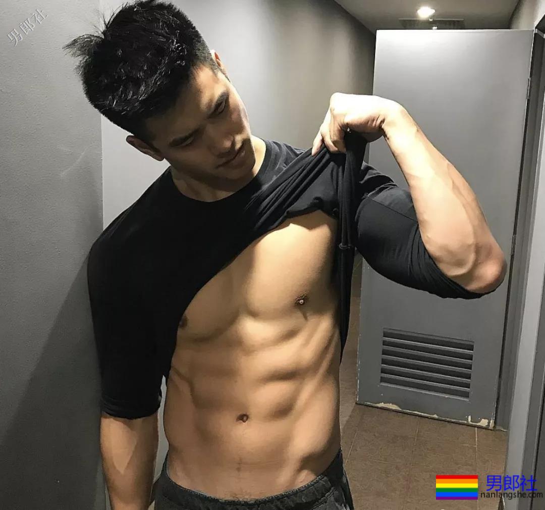 肌肉篮球体育生小狼狗和乖巧小奶狗，选哪个？？ - 51虹马