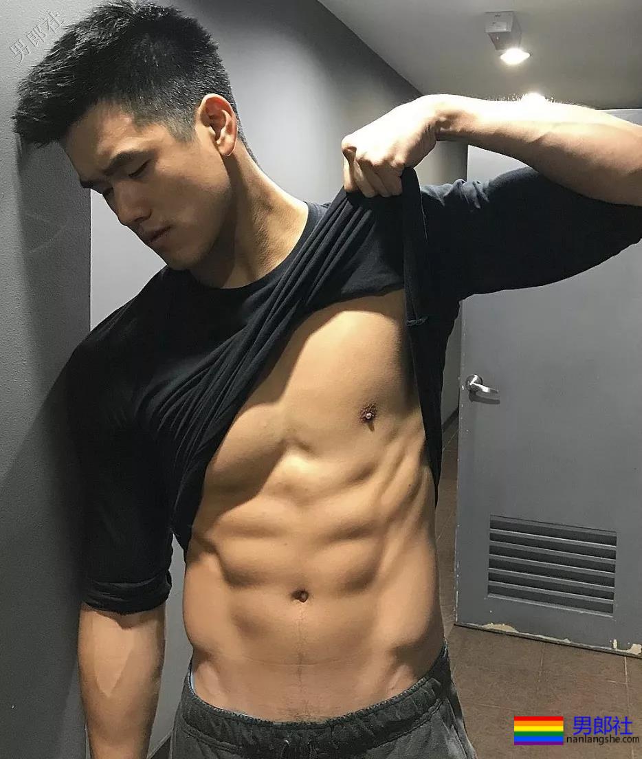 肌肉篮球体育生小狼狗和乖巧小奶狗，选哪个？？ - 51虹马