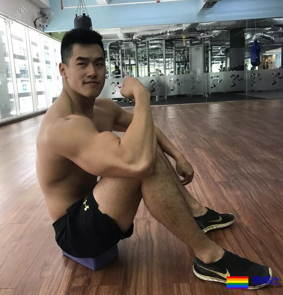 肌肉篮球体育生小狼狗和乖巧小奶狗，选哪个？？ - 51虹马