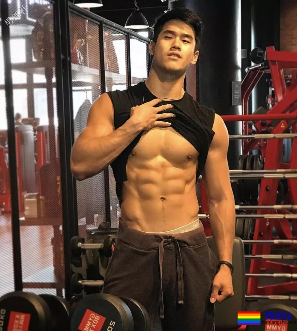 肌肉篮球体育生小狼狗和乖巧小奶狗，选哪个？？ - 51虹马