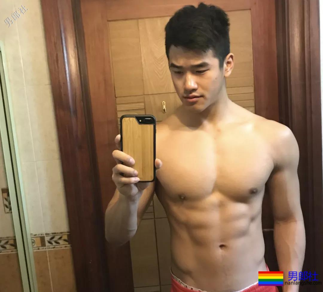 肌肉篮球体育生小狼狗和乖巧小奶狗，选哪个？？ - 51虹马