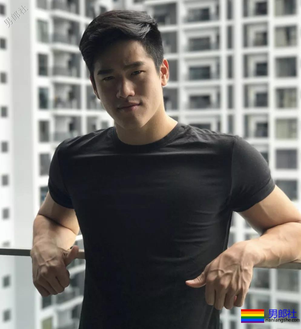 肌肉篮球体育生小狼狗和乖巧小奶狗，选哪个？？ - 51虹马