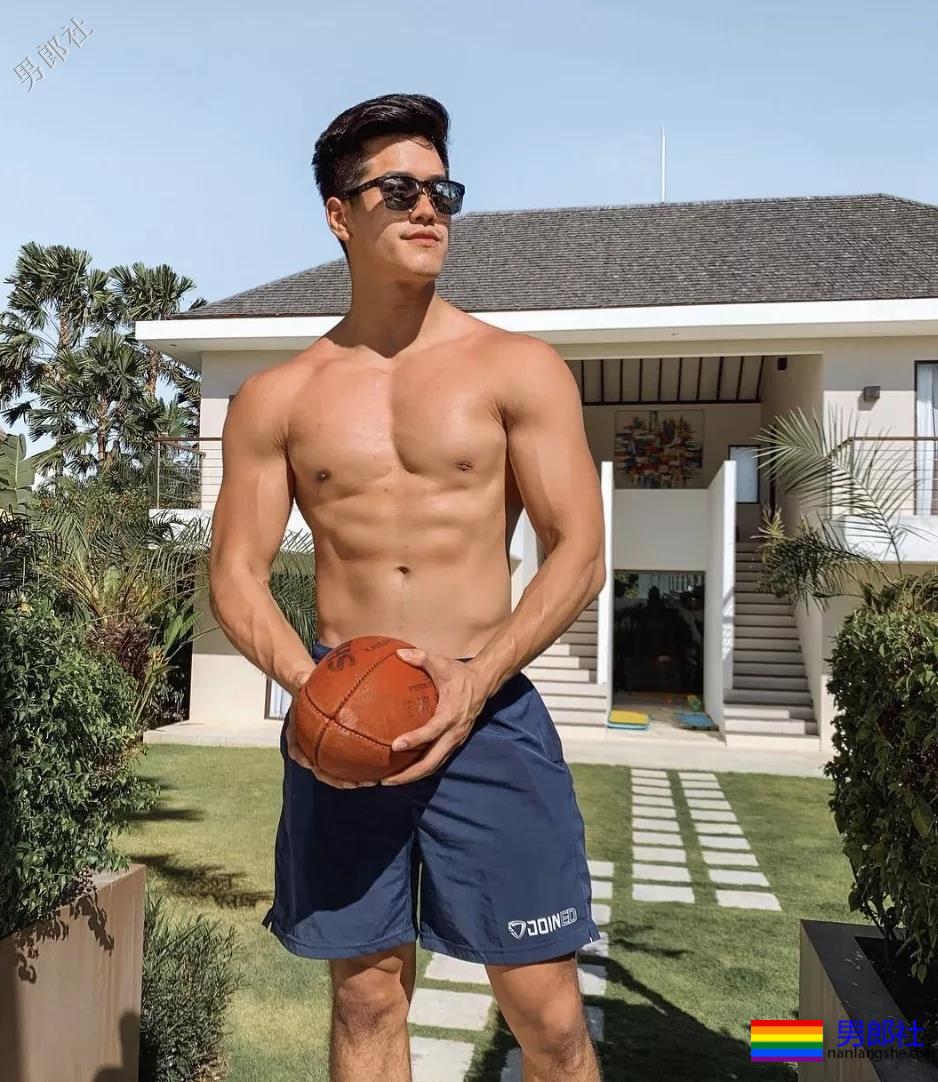 肌肉篮球体育生小狼狗和乖巧小奶狗，选哪个？？ - 51虹马