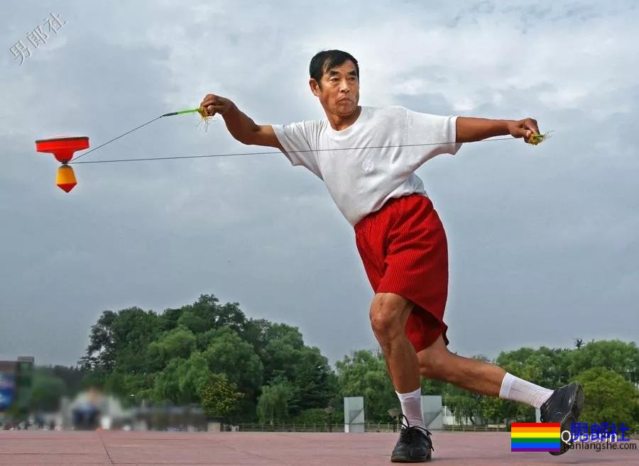 性感男孩在线抖空竹，真想在他腹肌上蹦迪-51虹马