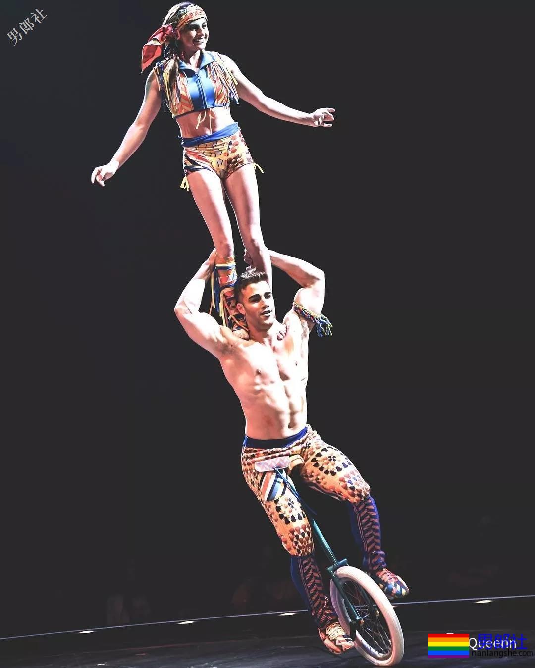 性感男孩在线抖空竹，真想在他腹肌上蹦迪 - 51虹马