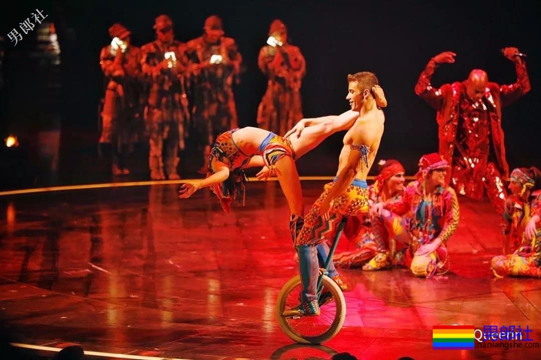 性感男孩在线抖空竹，真想在他腹肌上蹦迪 - 51虹马