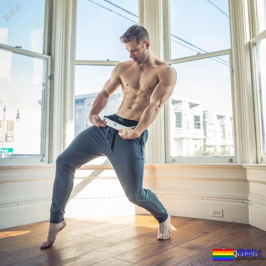 性感男孩在线抖空竹，真想在他腹肌上蹦迪 - 51虹马