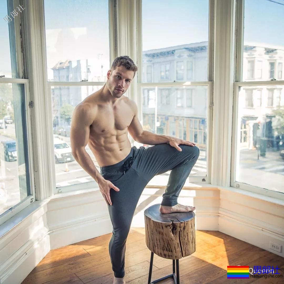 性感男孩在线抖空竹，真想在他腹肌上蹦迪 - 51虹马