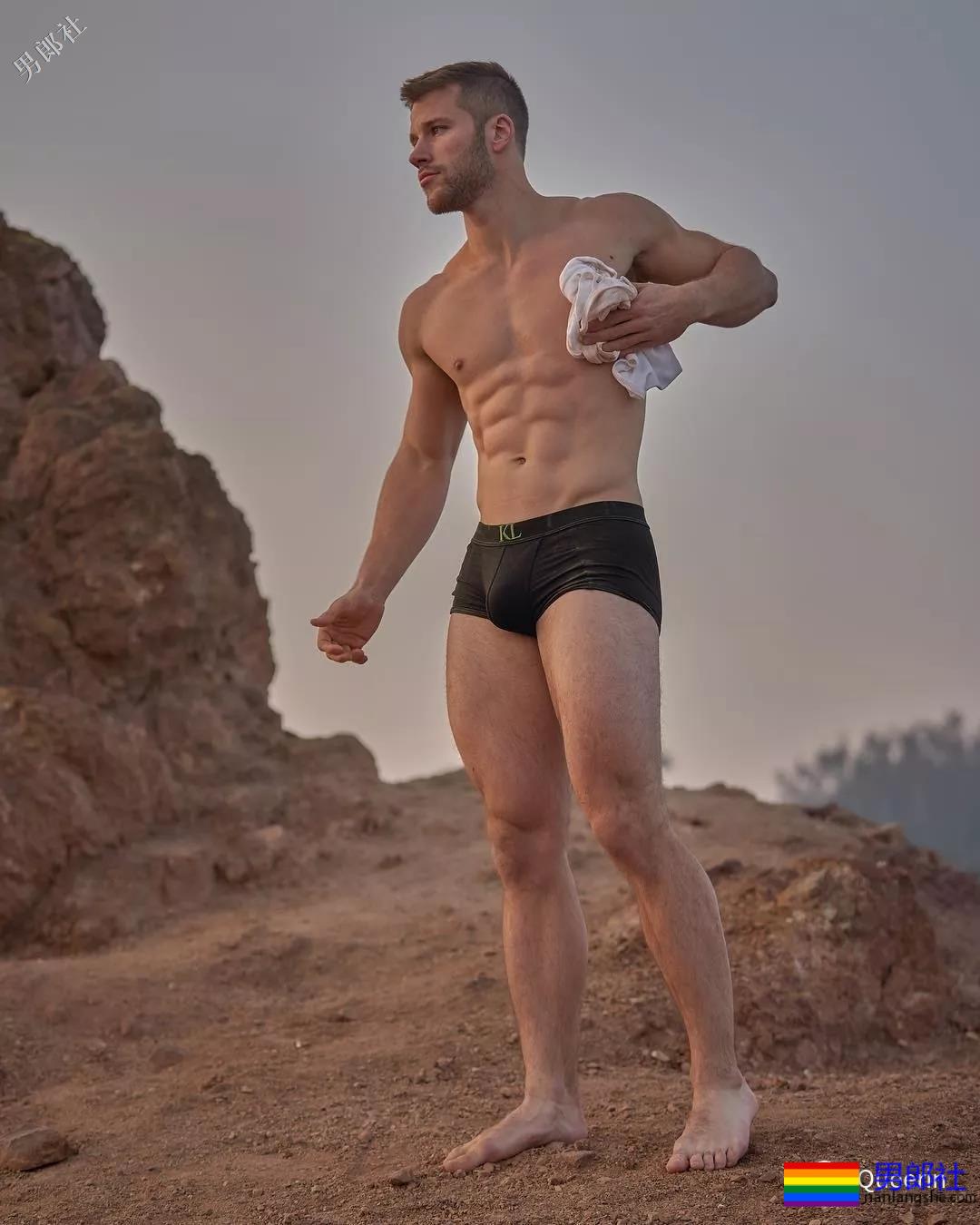 性感男孩在线抖空竹，真想在他腹肌上蹦迪 - 51虹马