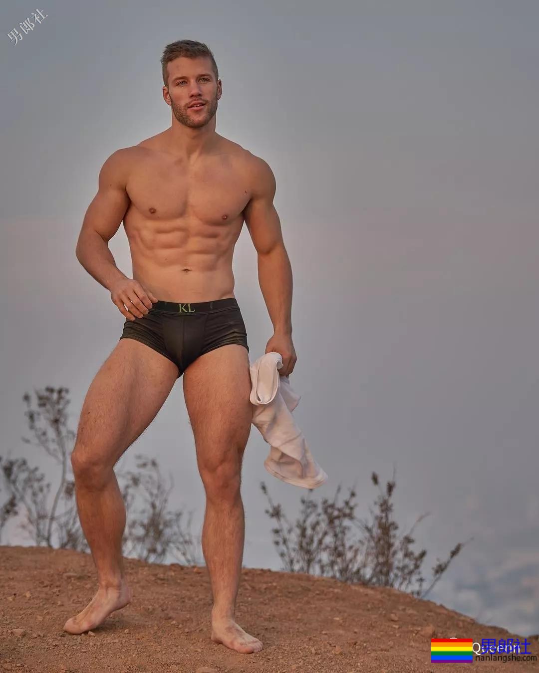 性感男孩在线抖空竹，真想在他腹肌上蹦迪 - 51虹马