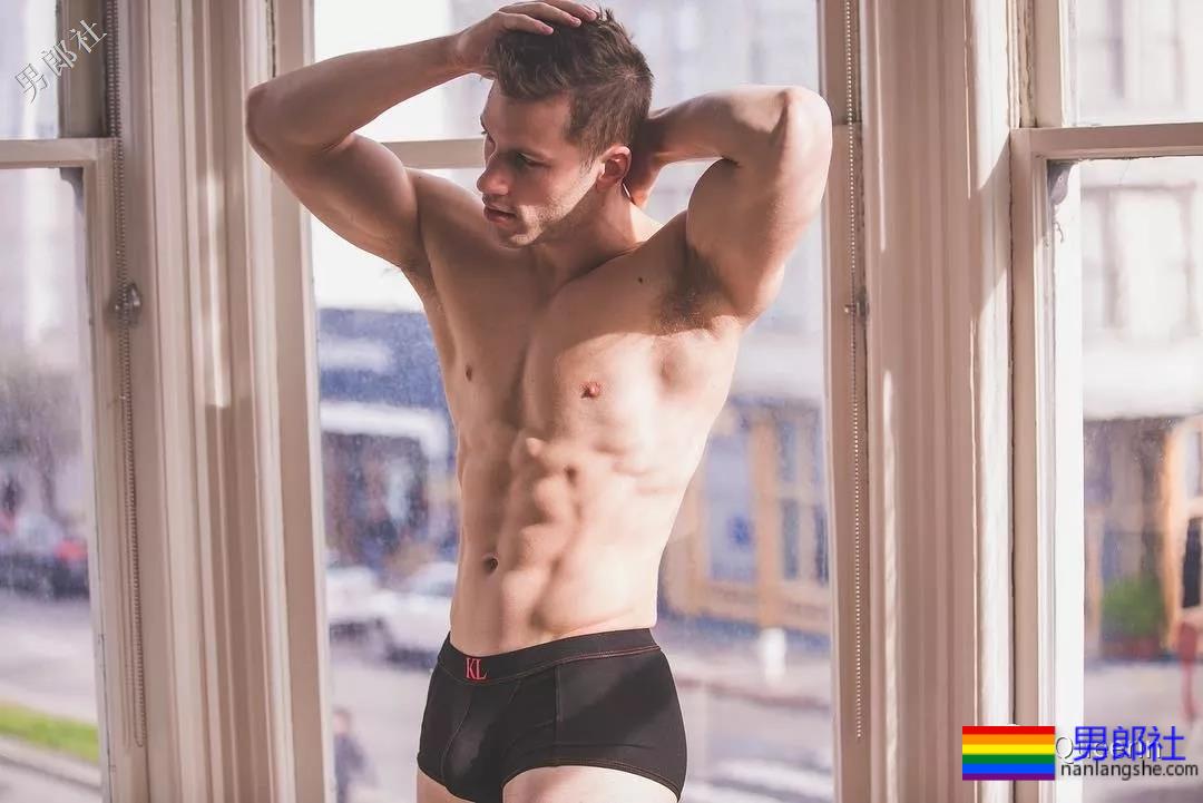 性感男孩在线抖空竹，真想在他腹肌上蹦迪 - 51虹马