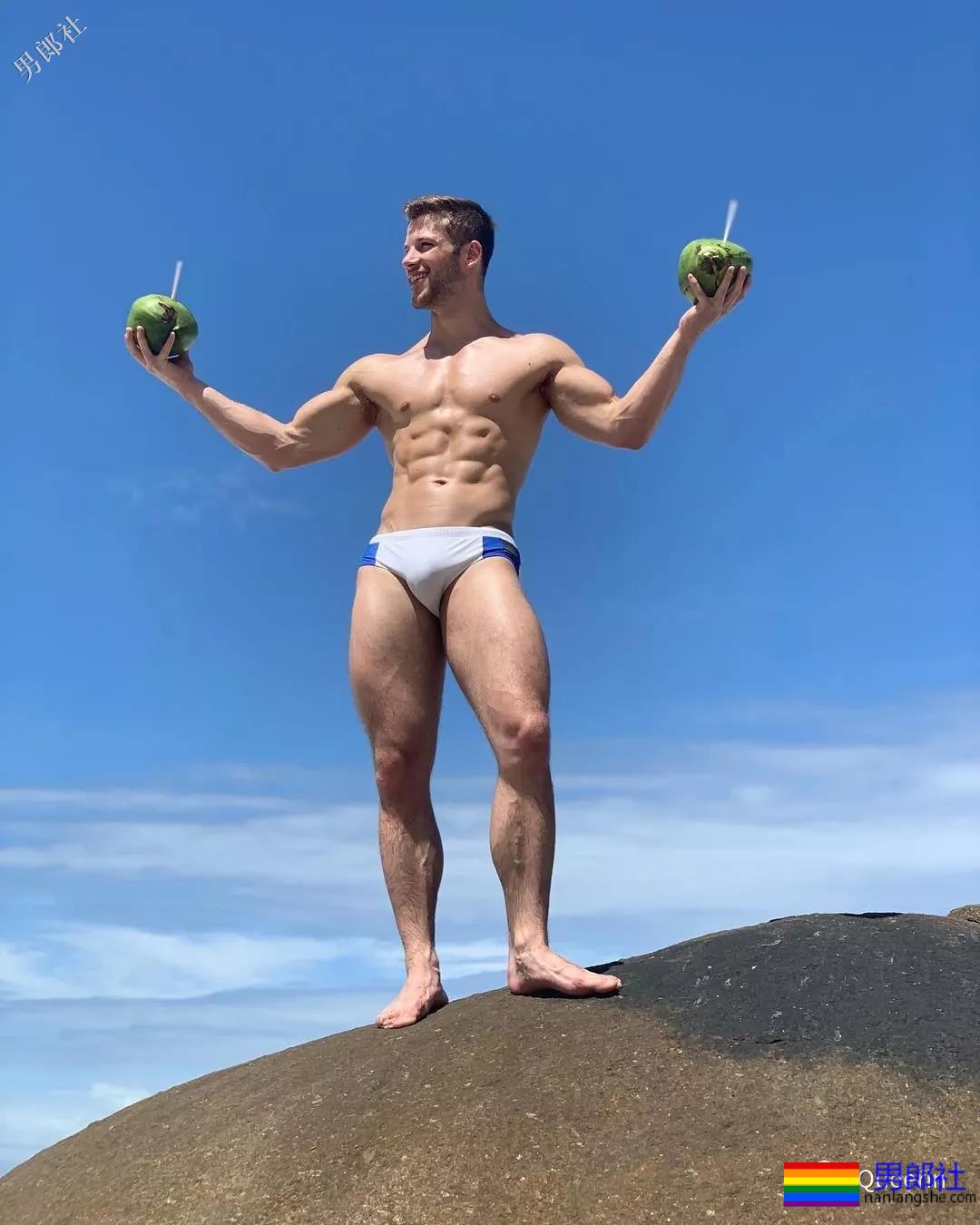 性感男孩在线抖空竹，真想在他腹肌上蹦迪 - 51虹马