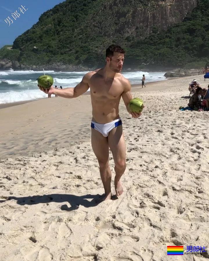 性感男孩在线抖空竹，真想在他腹肌上蹦迪 - 51虹马