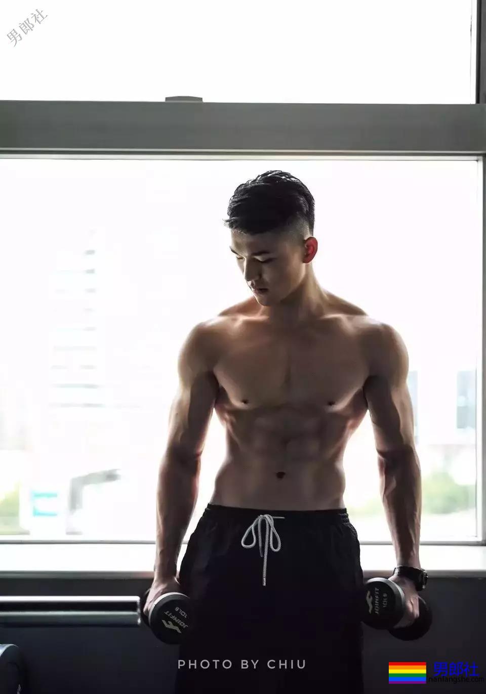 男色摄影师和私教？？！-51虹马