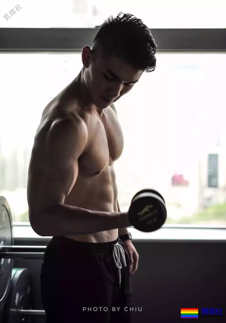 男色摄影师和私教？？！ - 51虹马