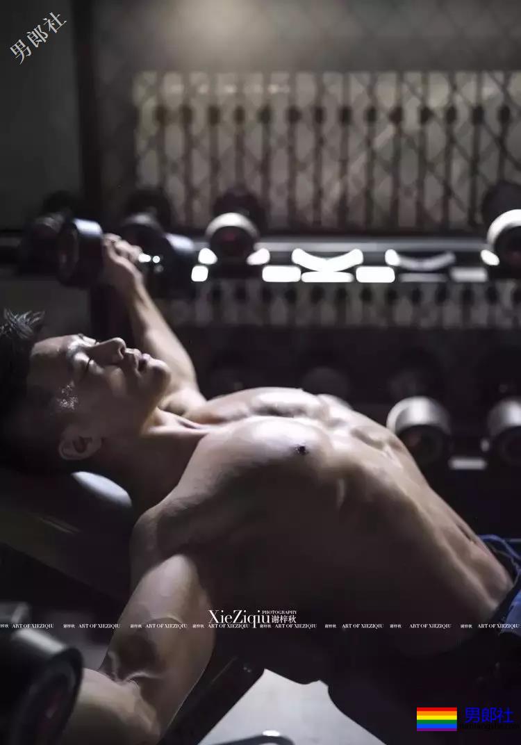 男色摄影师和私教？？！ - 51虹马