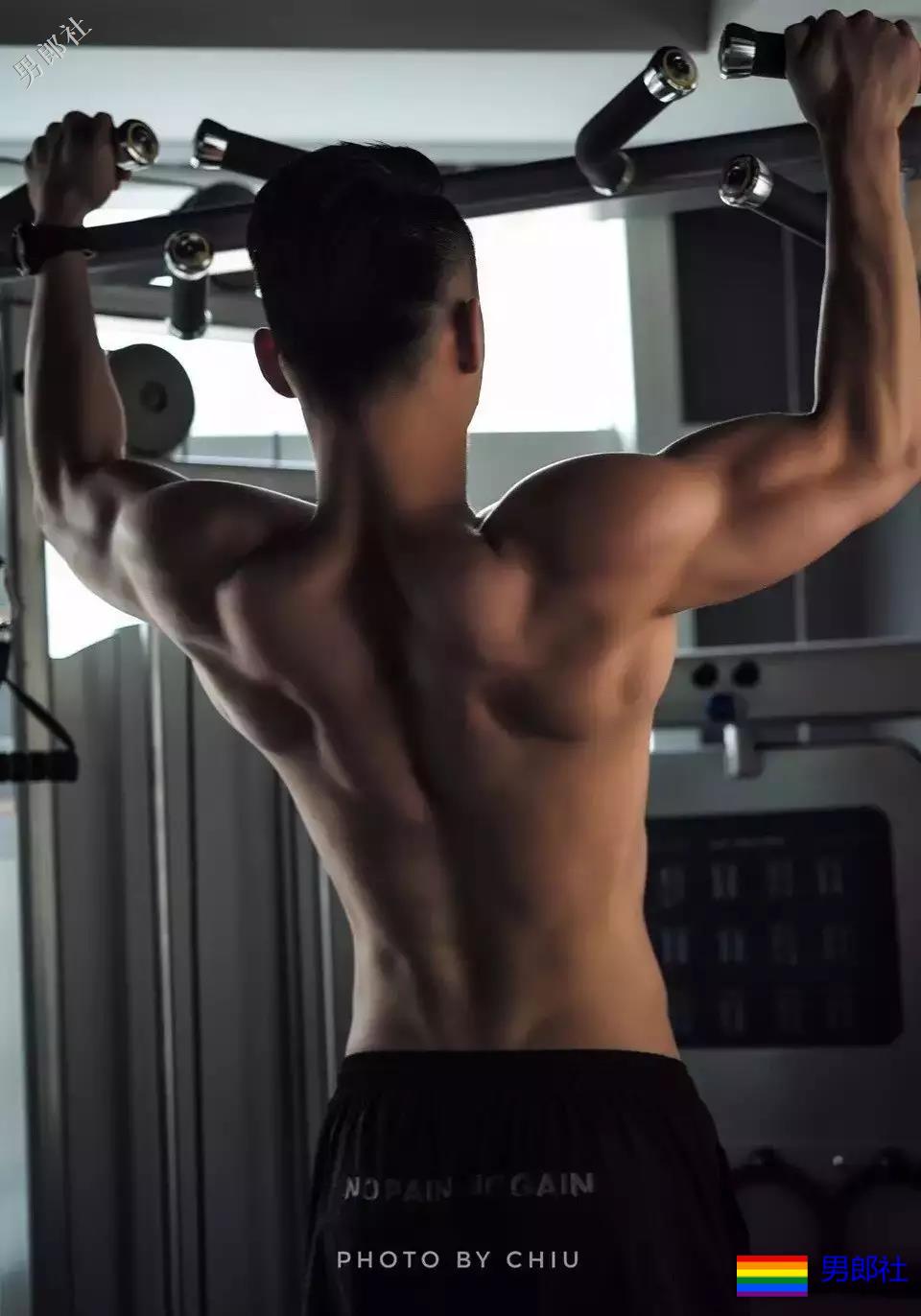 男色摄影师和私教？？！ - 51虹马