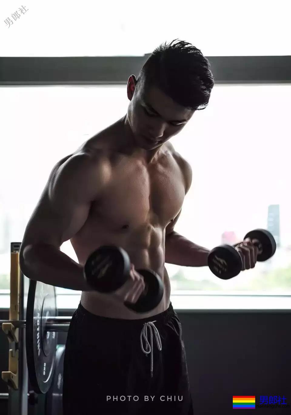 男色摄影师和私教？？！ - 51虹马