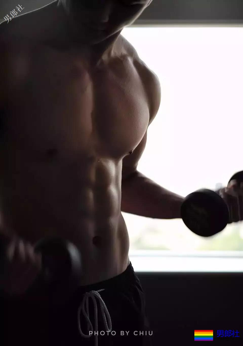 男色摄影师和私教？？！ - 51虹马