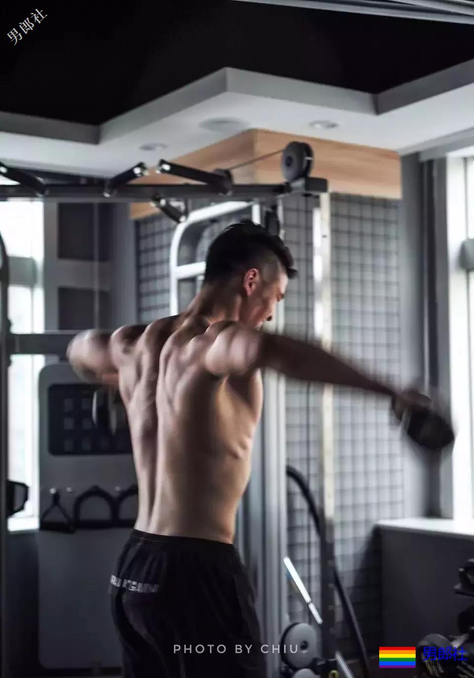 男色摄影师和私教？？！ - 51虹马