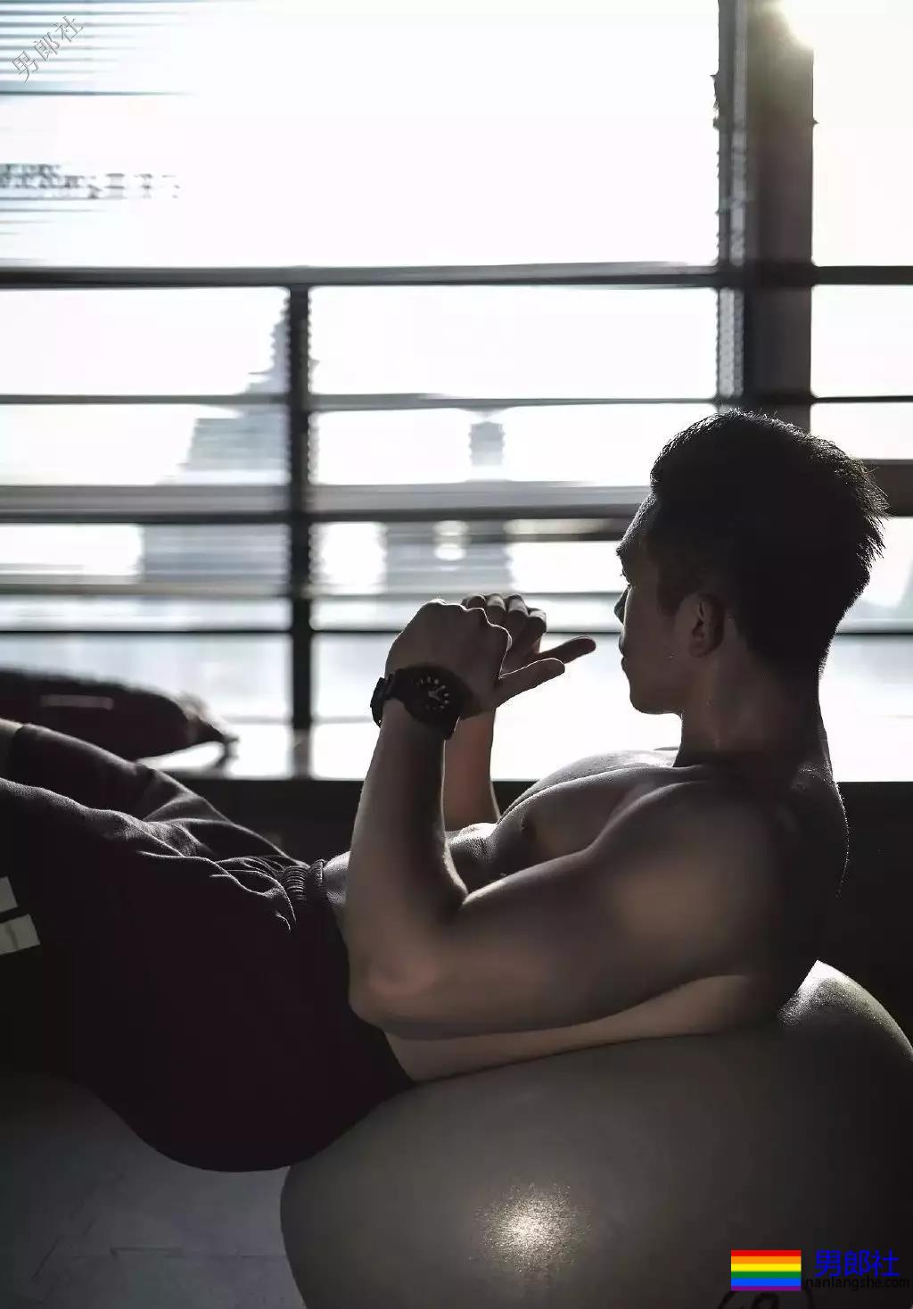 男色摄影师和私教？？！ - 51虹马