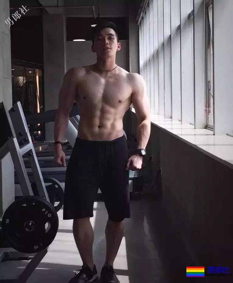 男色摄影师和私教？？！ - 51虹马